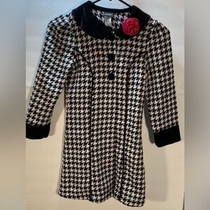 LADIES MEDIUM (7/8) BLACK AND WHITE HOLIDAY JACKET